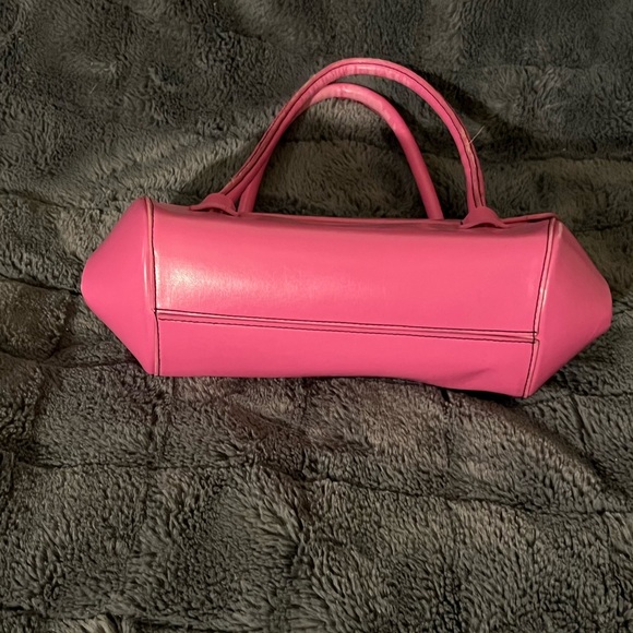 Super dope hot pink shoulder bag. - Picture 3 of 7